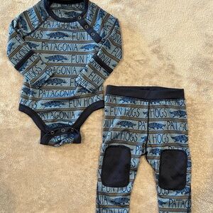 EUC 3-6M Patagonia Baby Capilene Midweight Base Layer Set in Blue Fun Hogs Print